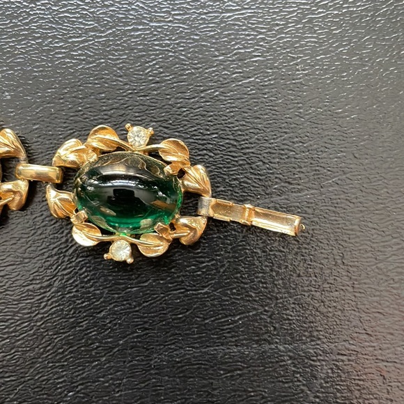 Vintage costume jewelry, stunning green & diamond colored stones in gold tone. - Picture 4 of 6